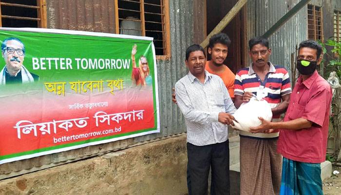 ঘরে ঘরে যাচ্ছে ছাত্রলীগের সাবেক সভাপতি লিয়াকত শিকদারের ঈদ উপহার