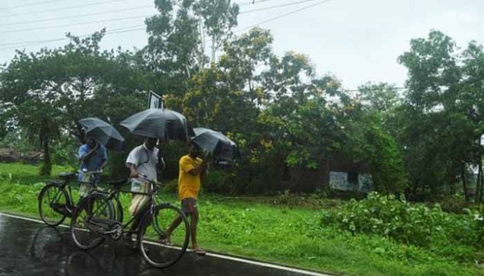 পিরোজপুরে আম্পানের প্রভাবে দমকা বাতাস ও গুঁড়ি গুঁড়ি বৃষ্টি