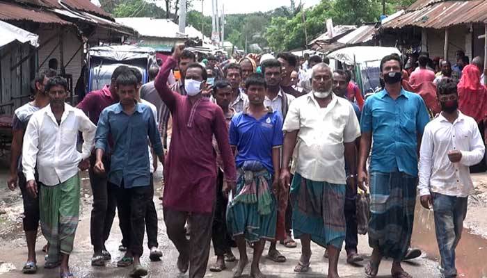 ফরিদপুরে ইউপি চেয়ারম্যানের বিরুদ্ধে বিক্ষোভ সমাবেশ