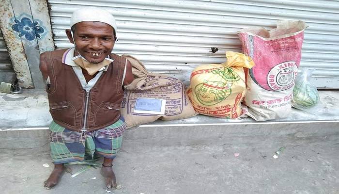 ফেসবুক পোস্টের কারণে খাদ্য সহায়তা পেলেন আশরাফ