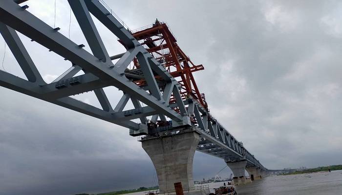 বসলো ৩০তম স্প‌্যান, পদ্মা সেতুর সাড়ে ৪ কি.মি. দৃশ্যমান