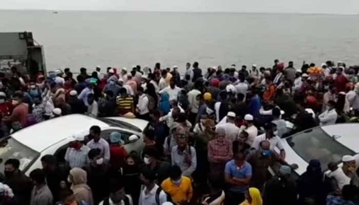 শিমুলিয়া ঘাটে ঘরমুখো মানুষের ঢল