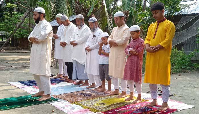 গ্রামে বিবর্ণ ঈদ