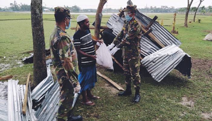 `আম্পান` পরবর্তী উদ্ধার, ত্রাণ ও চিকিৎসায় নেমেছে সশস্ত্র বাহিনী