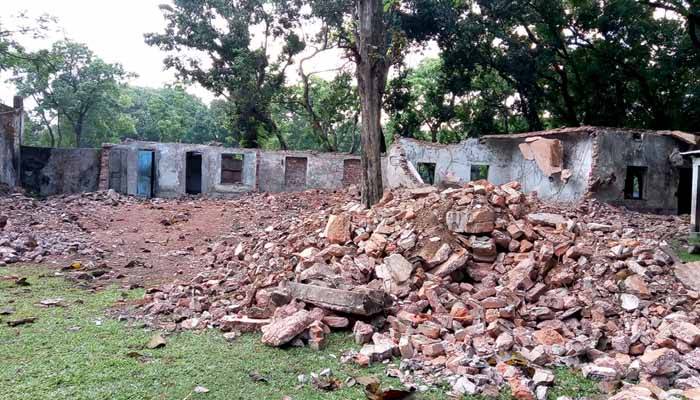 ৫ লাখ টাকার পুরাতন ভবন ৬০ হাজার টাকায় বিক্রি!