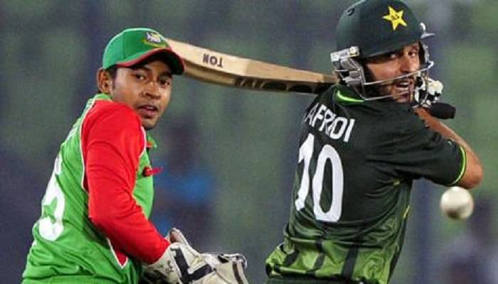 ১৭ লাখে মুশফিকের ব্যাট কিনলেন আফ্রিদি