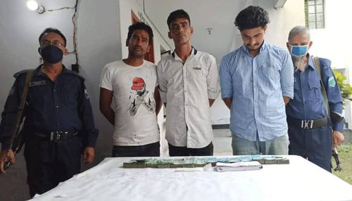 ব্যবসায়ীর টাকা ছিনতাই, ছাত্রলীগ নেতাসহ আটক ৩