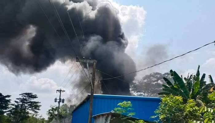 পটিয়ায় রং কারখানায় আগুন