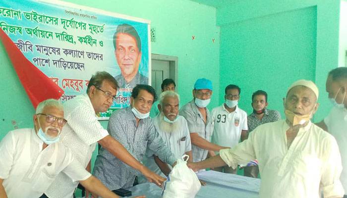 দোহারে ইঞ্জিনিয়ার মেহবুব কবিরের ঈদ উপহার সামগ্রী বিতরণ