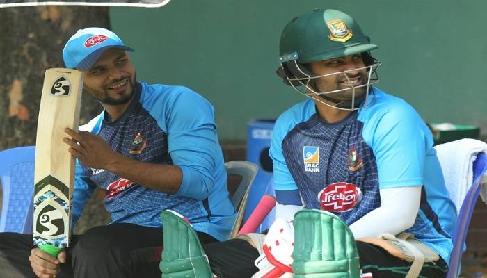 ঘুমের মধ্যেও তামিমের কাছে মার খান মাশরাফি!