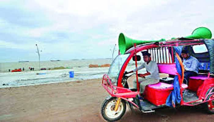 ঘূর্ণিঝড় ‘আম্পান’ সতর্কতায় উপকূলে মাইকিং, খুলেছে নিয়ন্ত্রণ কক্ষ