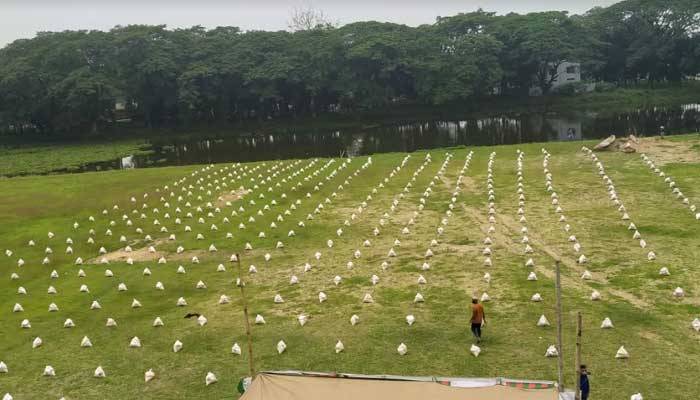 ফেঞ্চুগঞ্জে কর্মহীন-দরিদ্রদের খাদ্যসামগ্রী  দিলেন এমপি মাহমুদ উস সামাদ চৌধুরী
