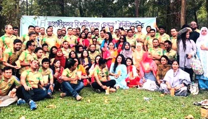কর্মহীনদের মাঝে জাহাঙ্গীরনগর ইউনিভার্সিটি ফ্রেন্ডস ইনেসিয়েটিভের নগদ সহায়তা