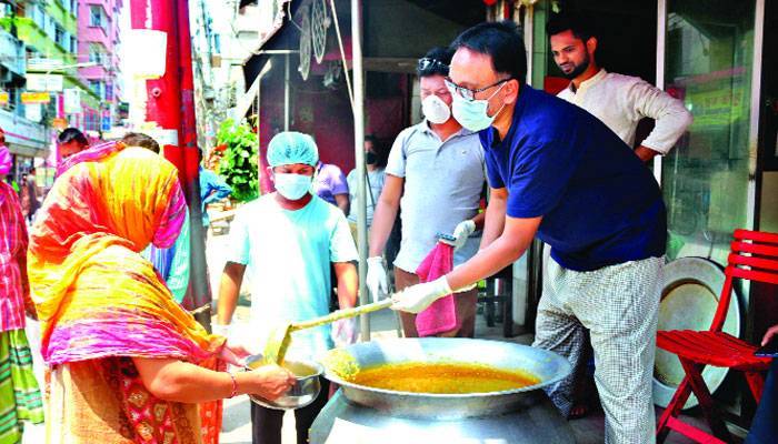 অসচ্ছল ৩৫ পরিবারের পাশে অবিনাশ বাঙলা