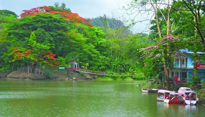 প্রাণ পেয়েছে প্রকৃতি