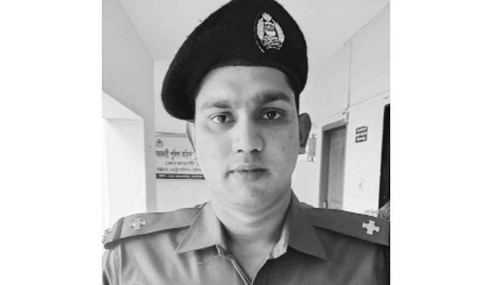 কথায় কথায় মানুষ পেটান এএসআই কামরুল