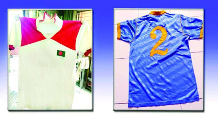 ৫ লাখ টাকায় বিক্রি মোনেম মুন্নার দুটি জার্সি