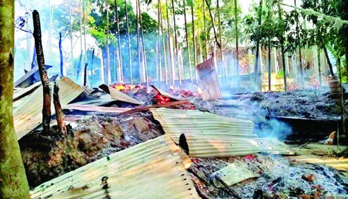 চরের দখল নিতে চকরিয়ায় সেহরির সময় লুটপাট