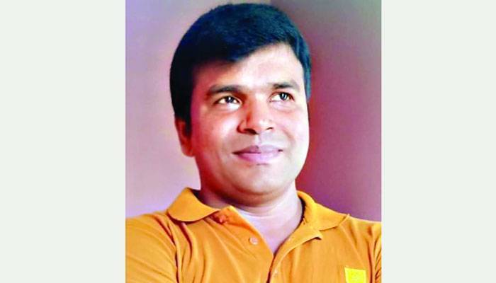 যেন ইঁদুর-বিড়াল খেলছে পুলিশ