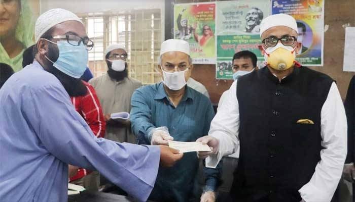 ৫৮৩ মসজিদে প্রধানমন্ত্রীর উপহার তুলে দিলেন তথ্য প্রতিমন্ত্রী