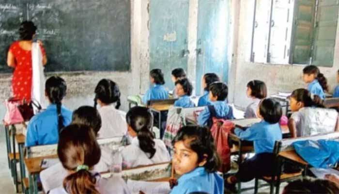 বেসরকারি স্কুলের সাড়ে ২২ হাজার শিক্ষক বিপাকে