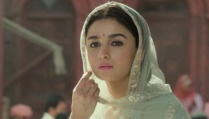 স্বাস্থ্যকর্মীদের বাক্সভর্তি খাবার  পাঠাচ্ছেন আলিয়া