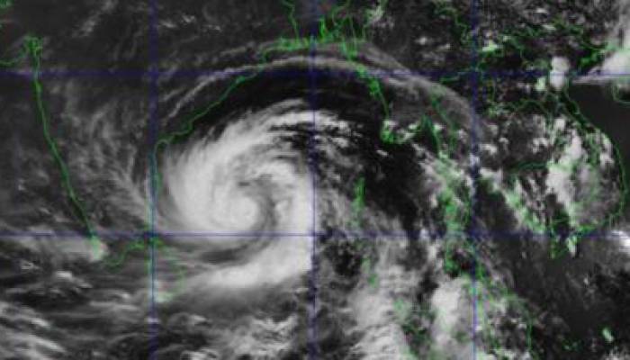 ২১০ কিলোমিটার বেগে অগ্রসর হচ্ছে ‘আম্পান’
