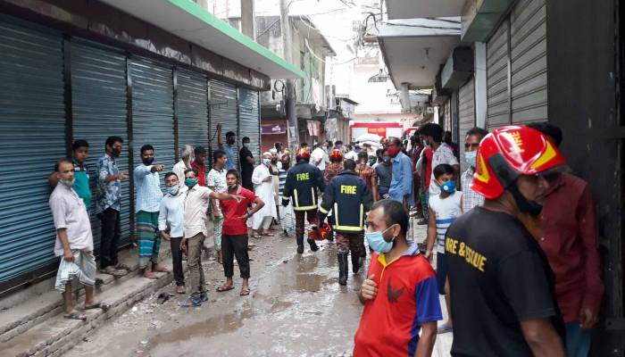 আড়াইহাজারে সেপটিক ট্যাংক বিস্ফোরণে দগ্ধ ৪