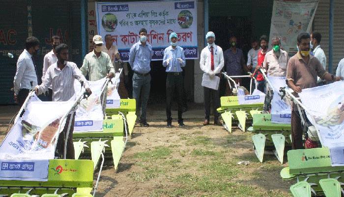 কৃষকদের ধান কাটার মেশিন দিলো ব্যাংক এশিয়া