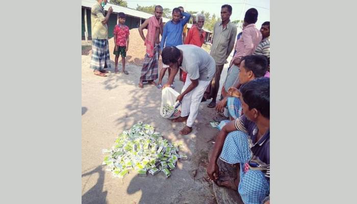 স্কুল ফিডিংয়ের বিস্কুট রাস্তায়, প্রধান শিক্ষককে শোকজ