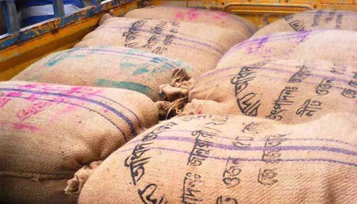 সরকারি গুদামের চাল বিক্রি: গুদাম কর্মকর্তাসহ ৩ জনকে দুদকে সোপর্দ