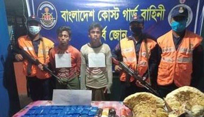 কাঁঠালের ভেতরে ইয়াবা পাচারকালে দুই রোহিঙ্গা আটক