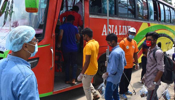 কুমিল্লা থেকে আরও ১৩৫ শ্রমিককে পাঠানো হলো বরেন্দ্র এলাকায়