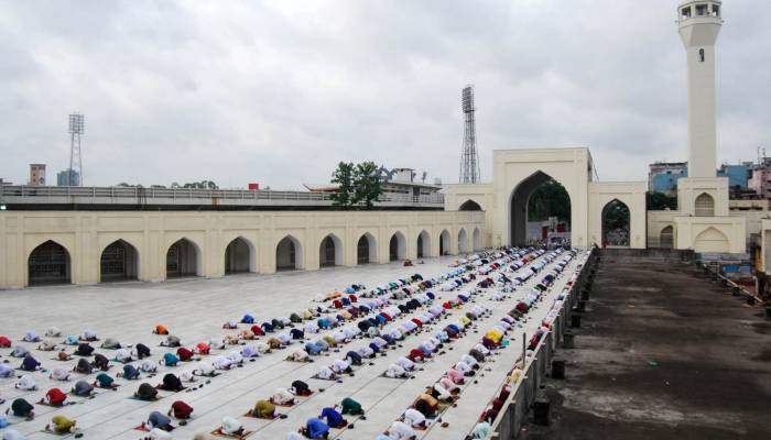 ভিন্ন এক আবহে অন্যরকম ঈদ উদযাপন