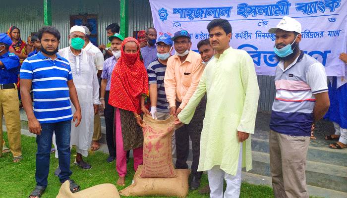 শাহ্জালাল ইসলামী ব্যাংক ফরিদপুর শাখার সপ্তাহব্যাপী ত্রাণ বিতরণ