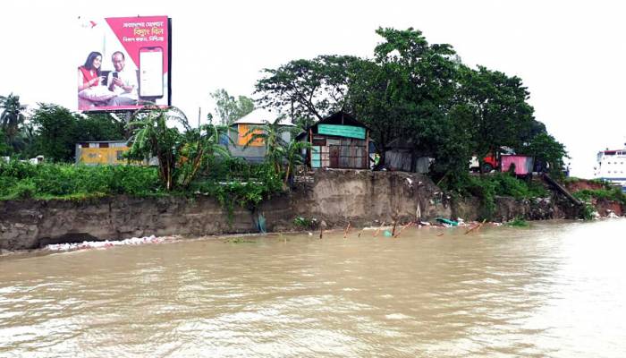 পাটুরিয়া ফেরিঘাট এলাকা নদীগর্ভে বিলীন হওয়ার শঙ্কা