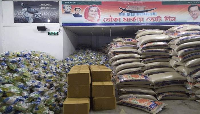 অসহায়দের মধ্যে স্বরাষ্ট্রমন্ত্রীর উপহার বিতরণ