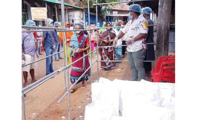 টঙ্গীতে ছাত্রলীগের ইফতার সামগ্রী বিতরণ