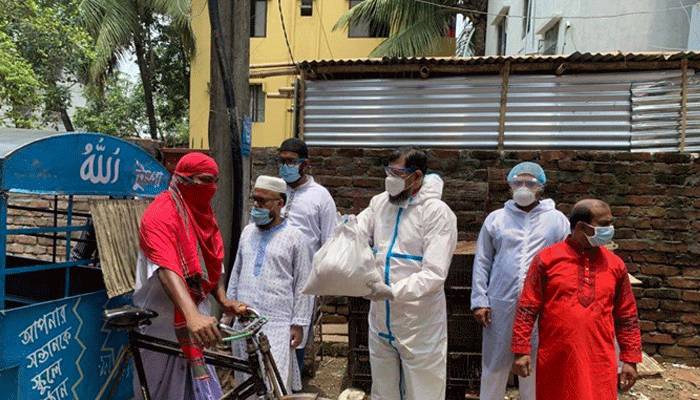 দুই শতাধিক স্কুল-ভ্যান চালককে যুবলীগের খাদ্য সহায়তা