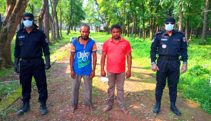 ‘জ্বিনের বাদশা’ পরিচয়ে প্রতারণা, নকল স্বর্ণের পুতুলসহ আটক ২