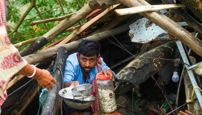 ঘূর্ণিঝড় ‘আম্পানে’ পশ্চিমবঙ্গে ৭২ জনের মৃত্যু