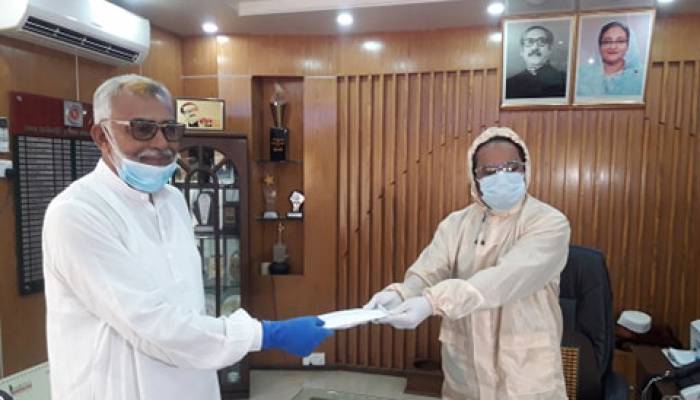 কুষ্টিয়ায় করোনা তহবিলে অর্থ সহায়তা দিলেন মুক্তিযোদ্ধারা