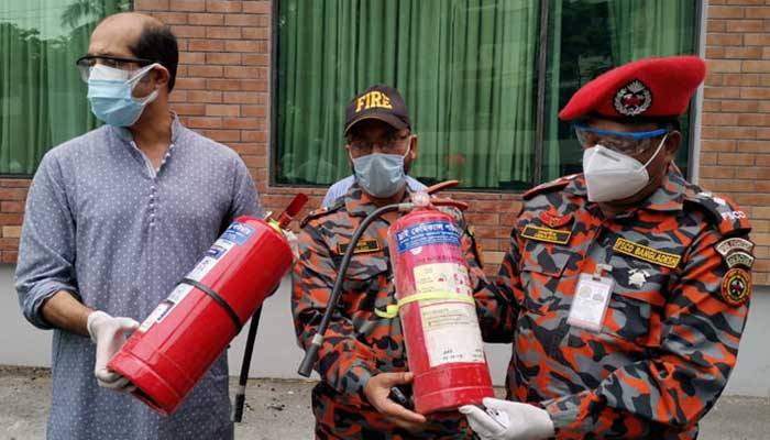 ইউনাইটেড হাসপাতালের ১১ অগ্নিনির্বাপকের ৮টিই ছিল মেয়াদোত্তীর্ণ: মেয়র