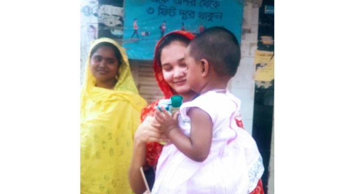রাজধানীতে খাবার ও সুরক্ষা সামগ্রী বিতরণ