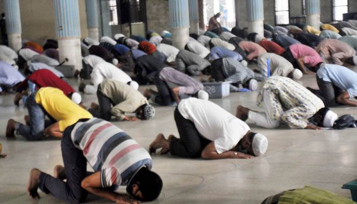 স্বাস্থ্যবিধিতে অনীহা অনেক মুসল্লির