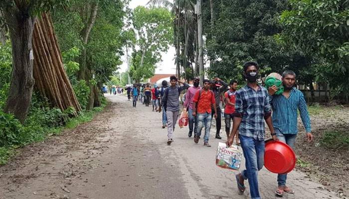 শিমুলিয়া-কাঁঠালবাড়ি নৌপথে যাত্রীর ঢল, ট্রলারে নদী পারাপার