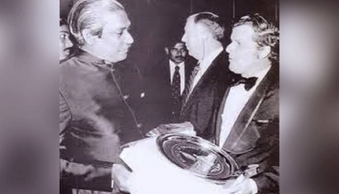 বঙ্গবন্ধুর জুলিও কুরি শান্তি পদকের বার্ষিকীতে আলোচনা সভা অনুষ্ঠিত