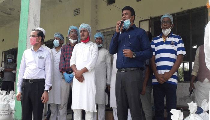 নান্দাইলে সাড়ে ৭শ’ পরিবারের মাঝে খাদ্যসামগ্রী বিতরণ