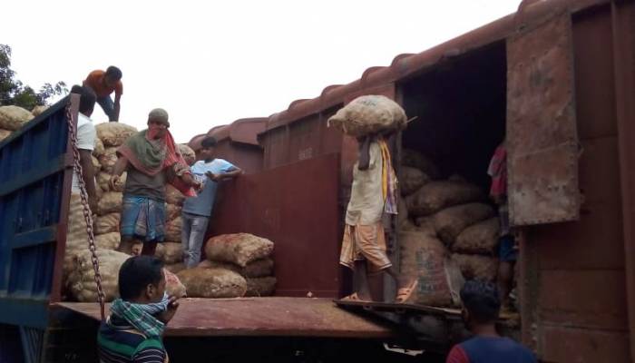 ভারত থেকে পেঁয়াজ আমদানি শুরু