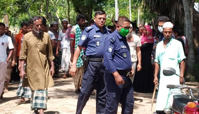 পাথরঘাটায় মুসল্লিদের ওপর হামলা, আহত ১৩